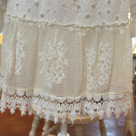 M Made In Italy White Eyelet Crochet Lace Long Bell Sleeve Mini Dress - Picture 9 of 12
